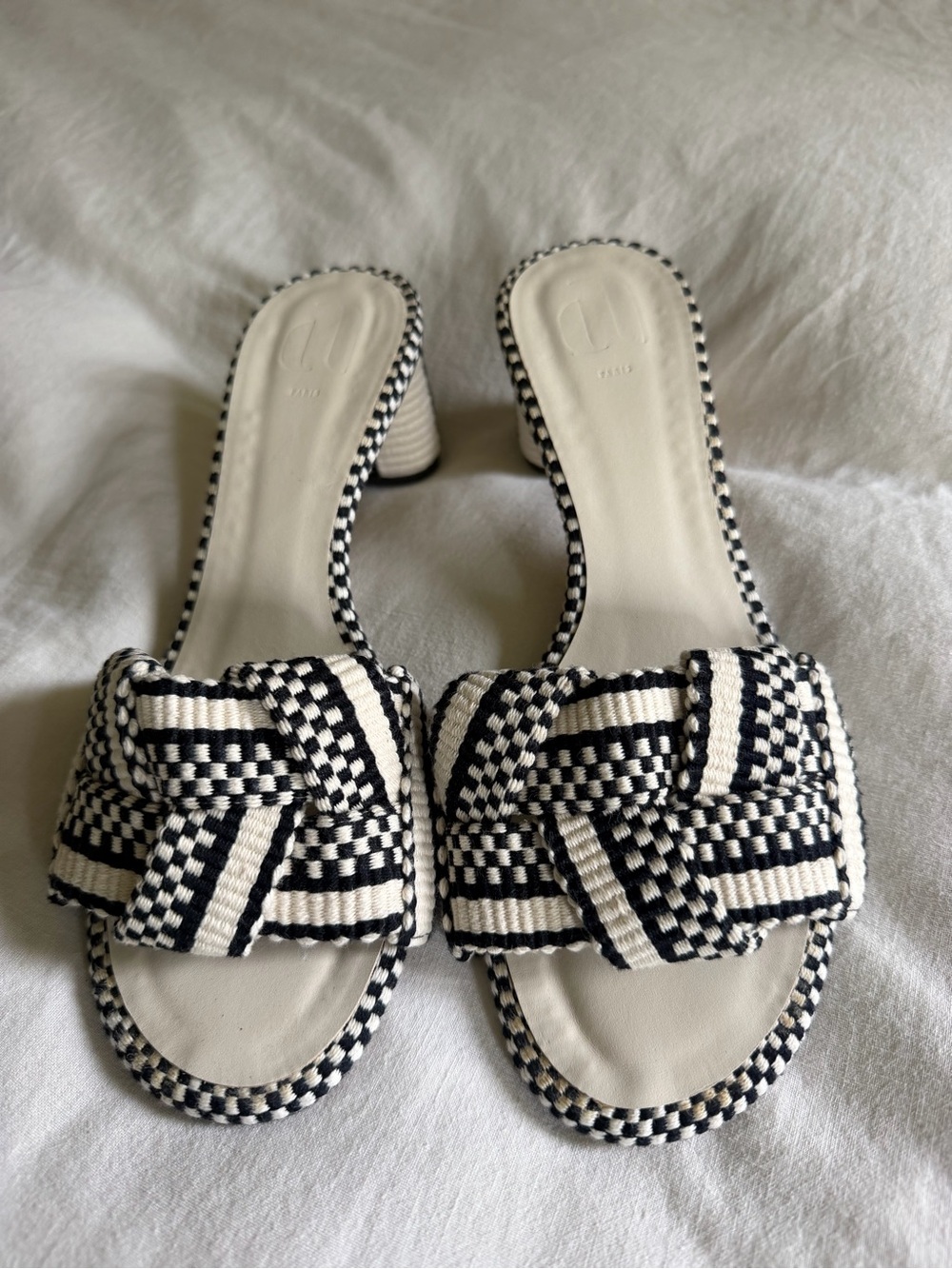 Amambaih Spain Black & Ivory Woven Heeled Mule Sandals – Size 38